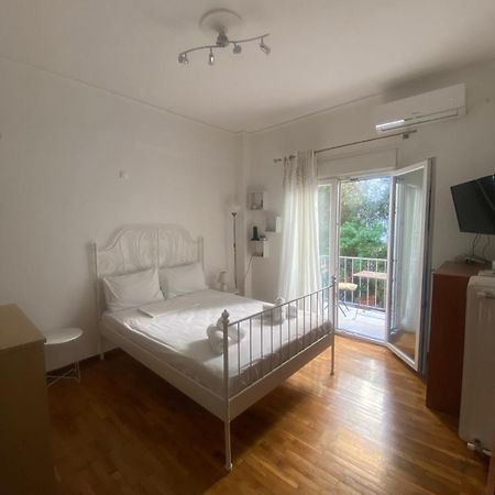 Modern, Ideally Located Studio Apartment Афины Экстерьер фото