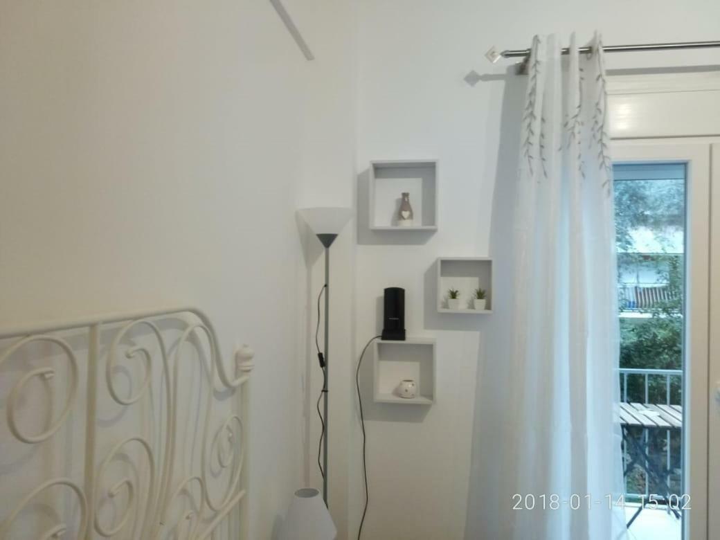 Modern, Ideally Located Studio Apartment Афины Экстерьер фото